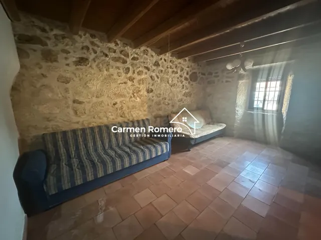 Casa de pueblo con patio- jardin y garaje a 18 km de Salaman - foto 4