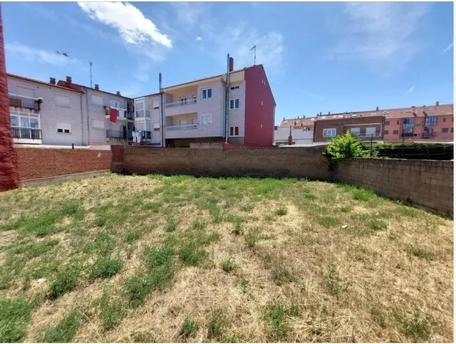 CONJUNTO DE  PARCELAS EN VILLAQUILAMBRE — 2