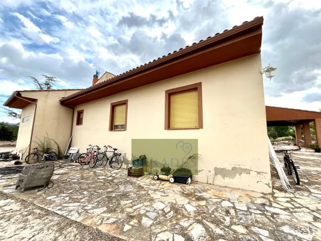 Espectacular chalet a la venta con impresionante jardín interior — 46