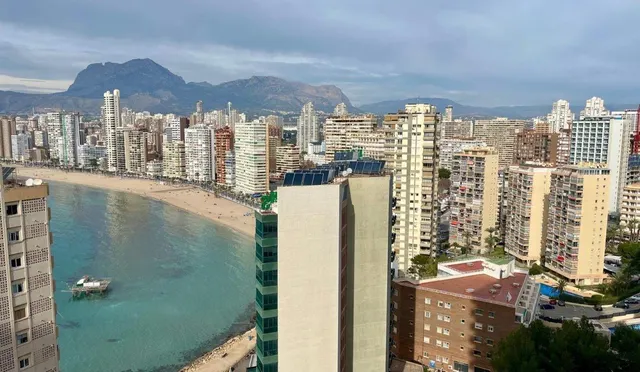 Espectacular piso reformado con diseño y calidad,  con vistas impresionantes al mar y Benidorm. — 4