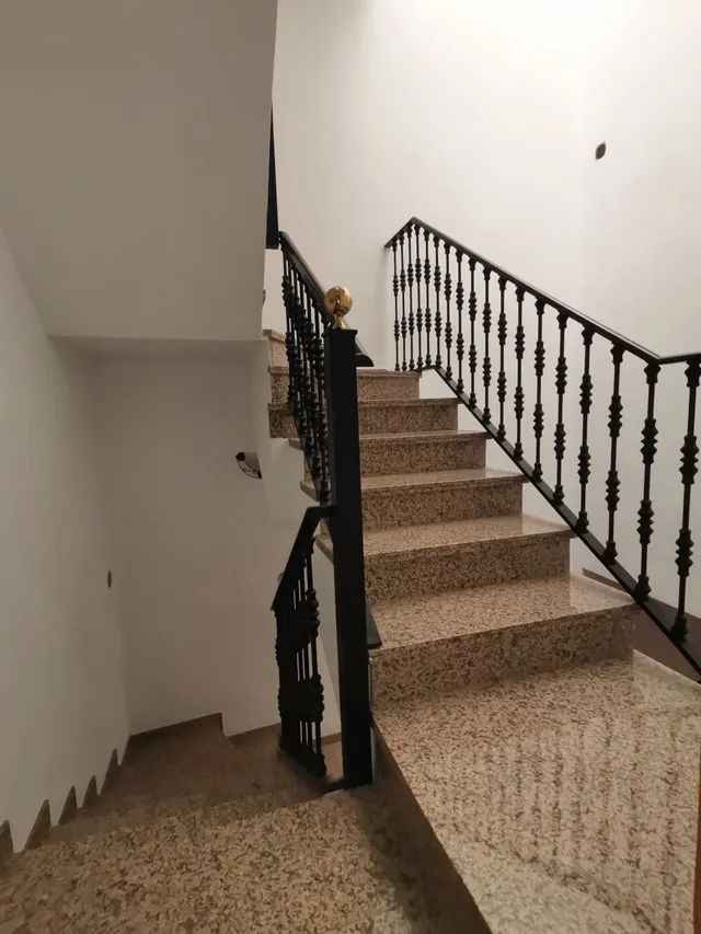 SE VENDE CASA EN PLENO CENTRO DE LOS VILLARES — 23