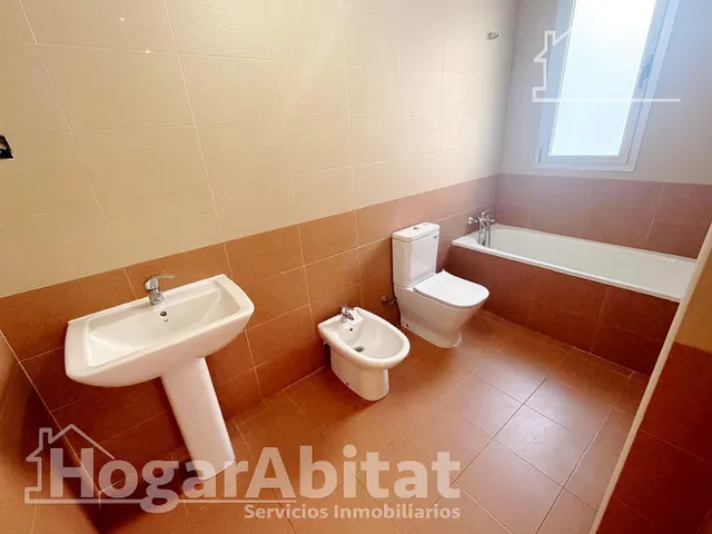 PRECIOSO BAJO REFORMADO, AMPLIO Y SEMINUEVO CON GARAJE Y GRAN TERRAZA — 38