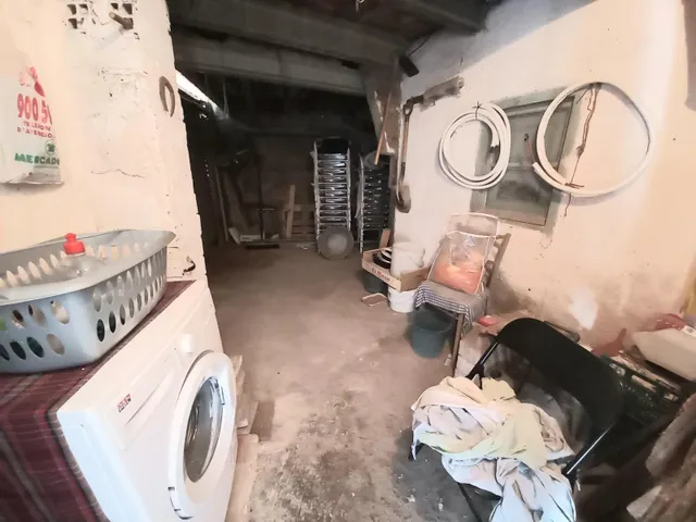 CHALET ADOSADO A REFORMAR, ESQUINERO CON SALIDA A DOS CALLES — 41