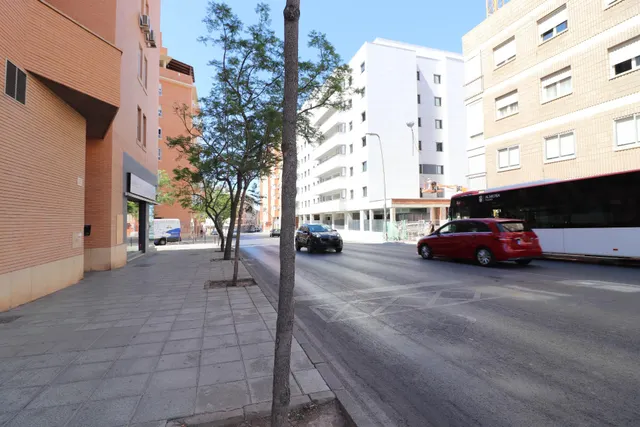 Local Comercial Insonorizado en Plaza Gaudí, Almería. — 15