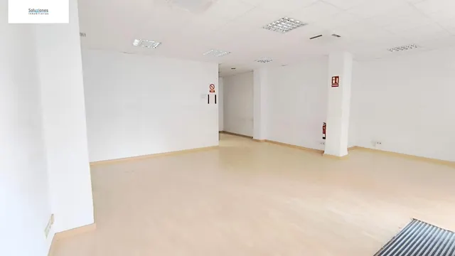 LOCAL DE 1100 M2 EN ZONA FERIA — 25