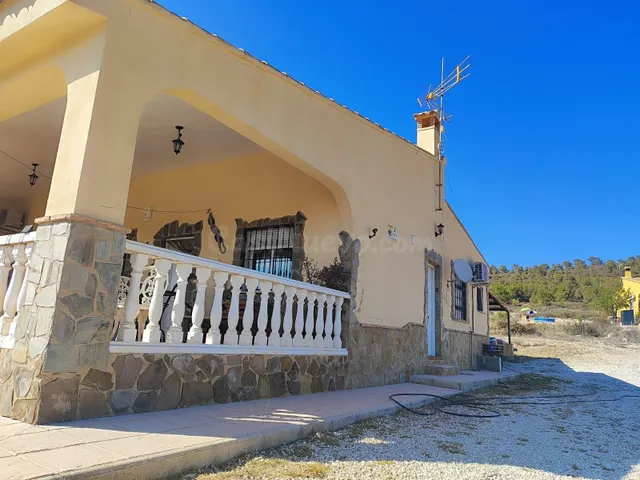 Se vende chalet /monovar / listo para vivir / arboles frutales — 2