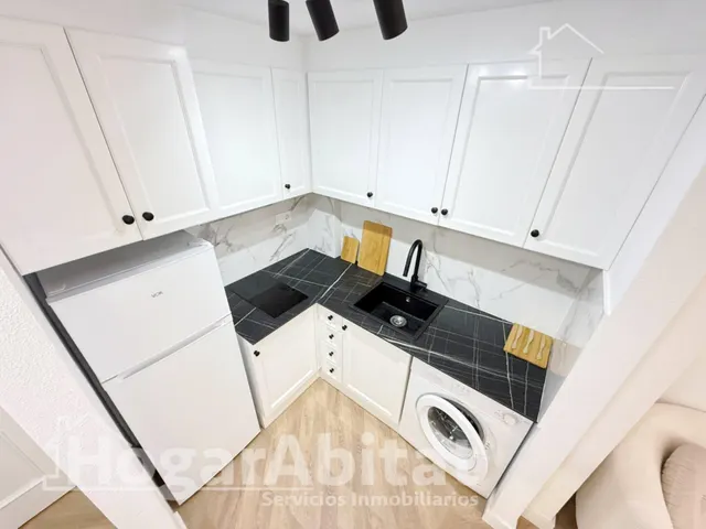 MODERNO, ACOGEDOR Y EXTERIOR EN RESIDENCIAL CON PISCINA Y BALCÓN — 7