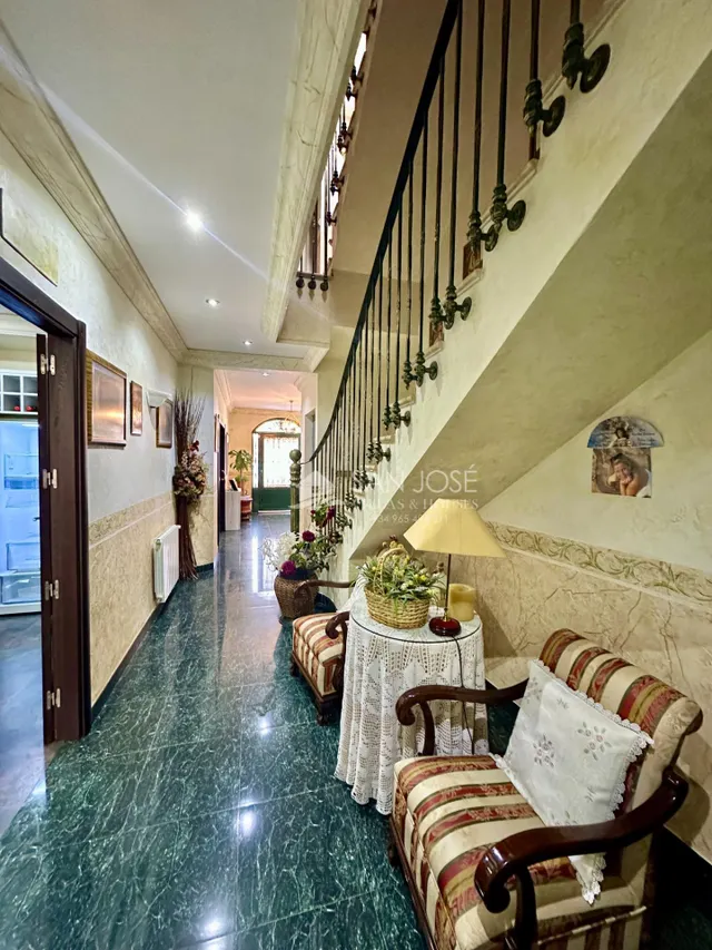 SE VENDE CASA EN MUY BUEN ESTADO EN EL CENTRO DE ASPE — 24