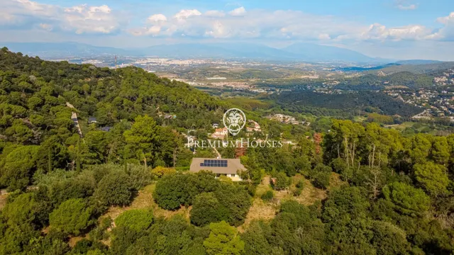 Exclusiva casa en Vallromanes. Naturaleza, privacidad y vistas panorámicas. — 35