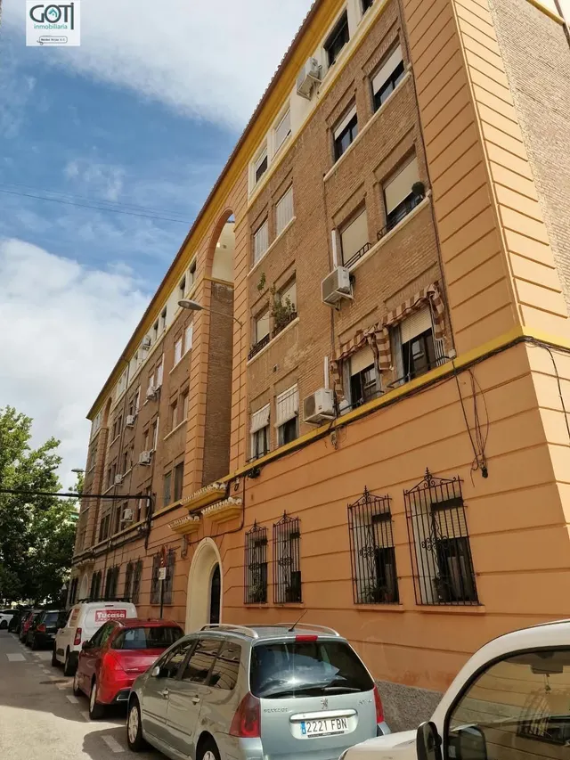 Amplio y Luminoso Piso en el Corazón de Granada por €900 — 26
