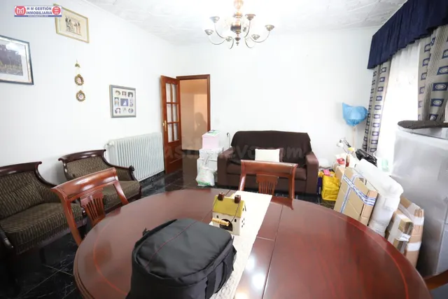 AMPLIA CASA EN PLANTA BAJA CON 4 DORMITORIOS, GARAJE CERRADO - foto 4