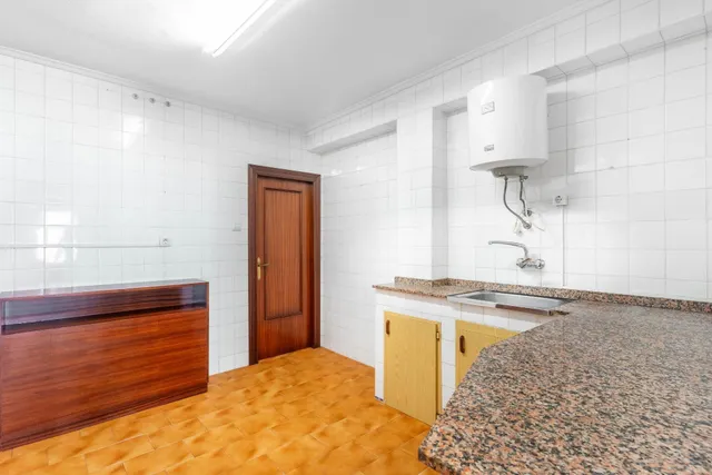 Piso de dos dormitorios con terraza y trastero en el coto, Gijón — 7