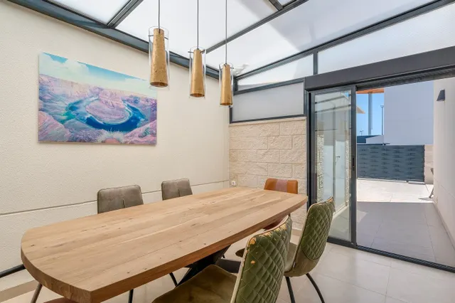 Villa moderna con piscina privada, 3 dormitorios y 3 baños. — 15