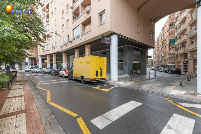 Local comercial en venta en calle agustina de aragón — 20