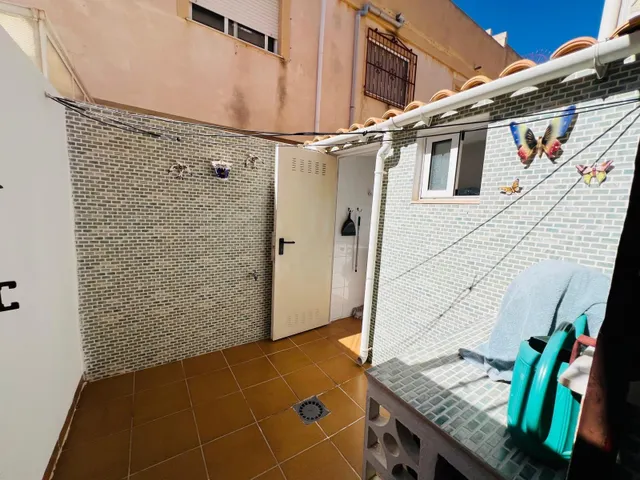 Chalet adosado de 3 dormitorios con garaje y piscina comunitaria en Playa Flamenca — 6