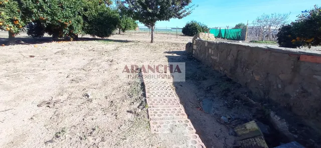 Chalet de 200m y dos naves en parcela de 6700 — 28