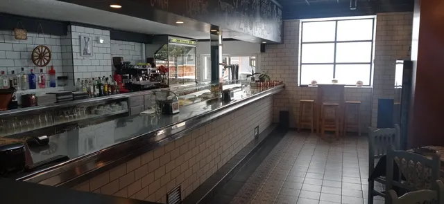SE VENDE NEGOCIO DE HOSTELERIA, EN PLENO FUNCIONAMIENTO. — 18