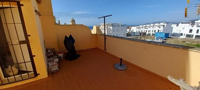 Amplio adosado totalmente reformado con Apartamento independiente. — 25