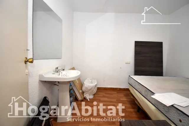 AMPLIA CASA PARA REFORMAR CON 7 DORMITORIOS EN EL CENTRO — 14