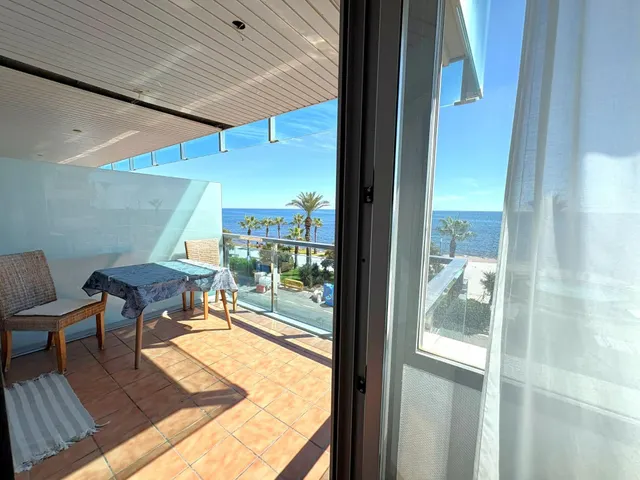 Apartamento moderno y espacioso en primera línea de mar junto a Playa del Cura. ¡3 dormitorios, 2 baños, balcón con vistas al mar (sureste) y piscina comunitaria! — 9