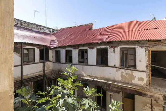 Edificio histórico junto a Plaza Larga, en el corazón del Albaicín (Granada) — 35