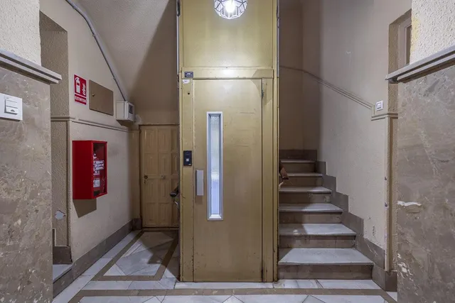 PISO COMPLETAMENTE REFORMADO EN CALLE RECOGIDAS — 35