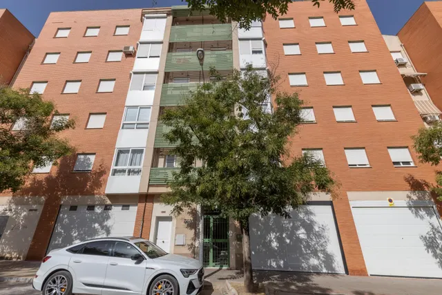PISO VPO DE CUATRO DORMITORIOS CON GARAJE EN PADRE CLARET — 28