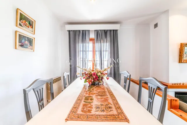 ELEGANTE CASA ESQUINERA DE ESTILO INGLÉS CON VISTAS AL MAR — 9
