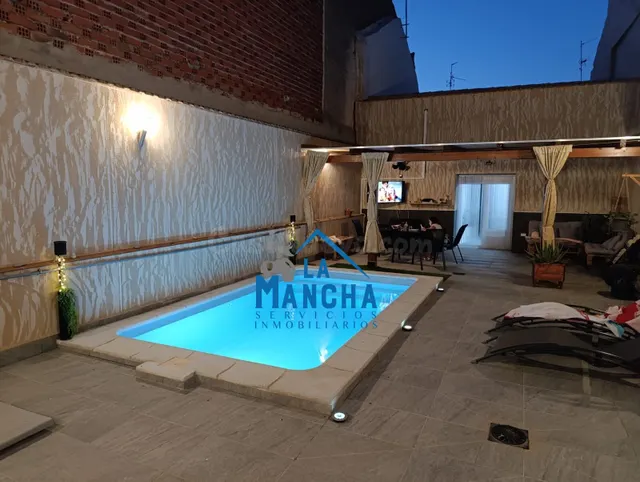 INMOBILIARIA LA MANCHA VENDE CASA BAJA CON TERRAZA Y PISCINA - foto 2