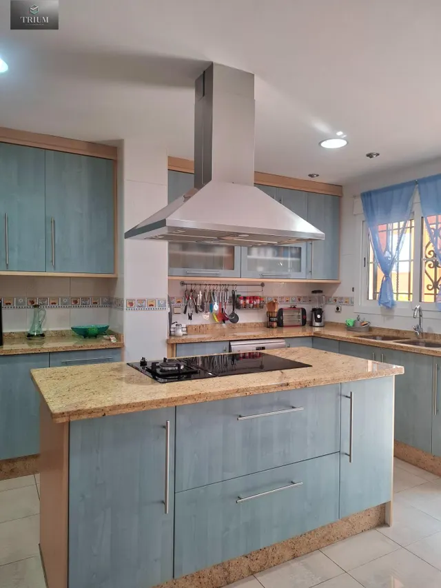 Fantástico chalet en villa argaz, junto al cc serrallo plaza — 37