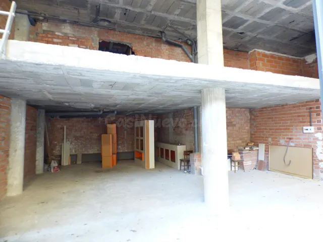 LOCAL EN VENTA CON GRAN APARADOR SITUADO EN UNA ZONA DE PASO