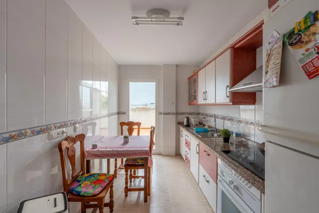 Ático Exclusivo en Roquetas de Mar con Amplia Terraza y Piscina Comunitaria — 6