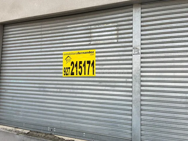 Se vende Local comercial en Residencial Gredos - foto 2