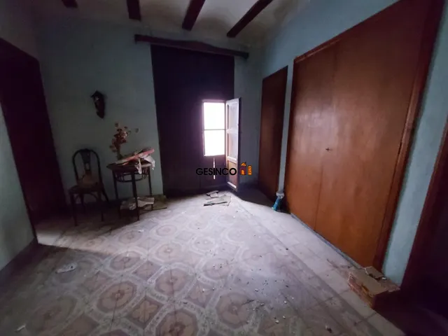 CASA PARA REFORMAR CON AMPLIA FACHADA — 2