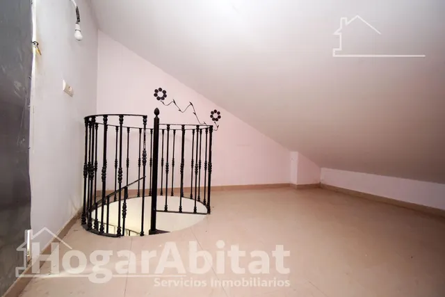 ¡CENTRO DE LLIRIA! ESPACIOSO, SEMINUEVO Y REFORMADO CON TERRAZA Y ASCENSOR — 46
