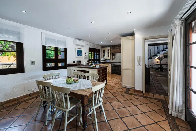Elegante casa andaluza con vistas al golf en El Paraíso — 25