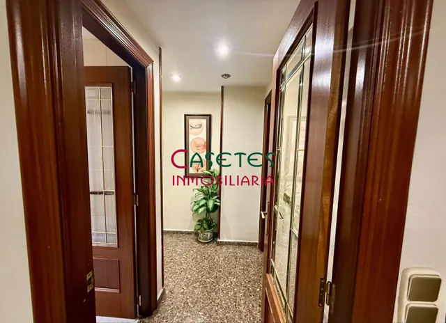 AMPLIA VIVIENDA CON PLAZA GARAJE DOBLE-CERRADA. — 6