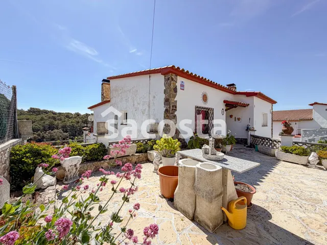 Amplia casa con gran potencial en Mas Romeu, Lloret de Mar - foto 3