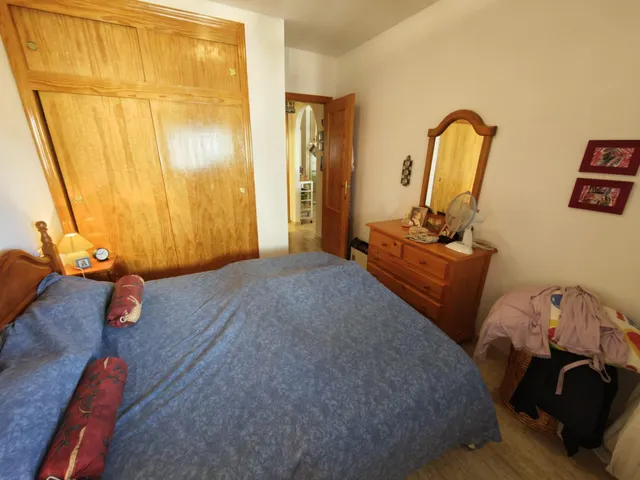 APARTAMENTO DE 2 DORMITORIOS CON PISCINA, APARCAMIENTO Y GRAN BALCÓN CERRADO EN TORREVIEJA — 13