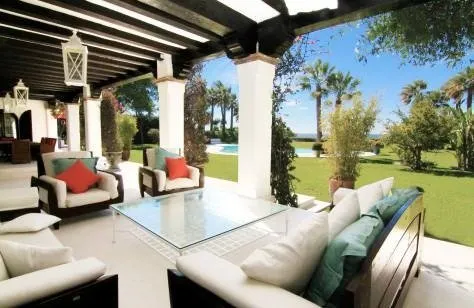 MANSION EN PRIMERA LINEA DE PLAYA EN AMPLIA PARCELA — 11