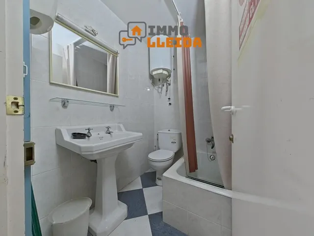 Local comercial con doble acceso en el centro de Balaguer — 21