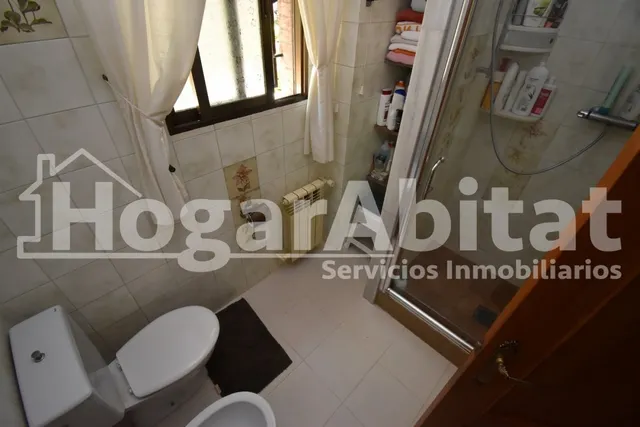 VILLA de 2 alturas con JARDÍN y PISCINA — 50