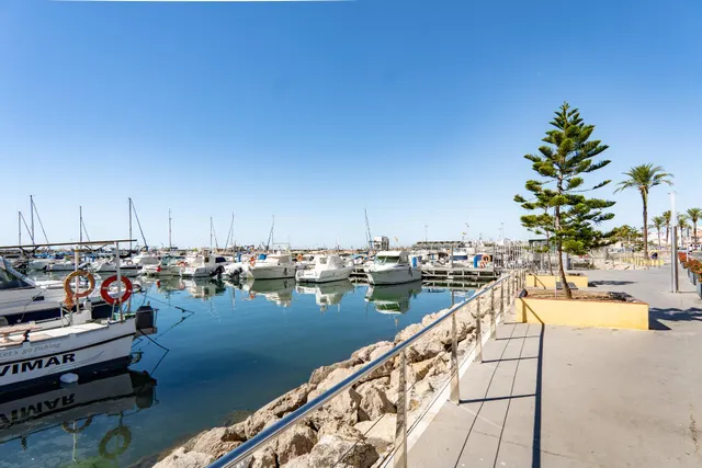 Piso en venta en Caleta de Vélez junto al mar — 44