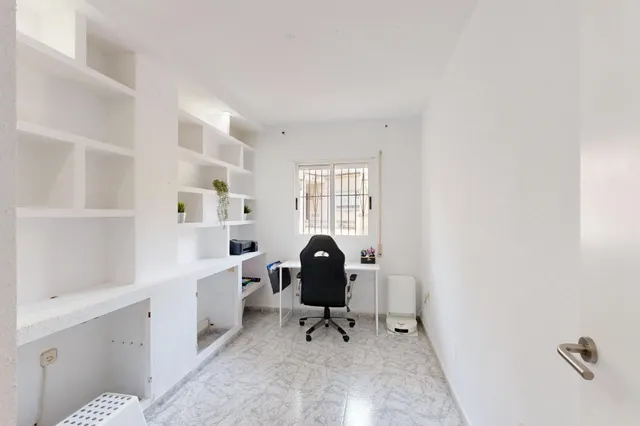 Espacioso piso en Canteras con gran dormitorio principal en suite, patio y plaza de garaje. Cartagena — 48