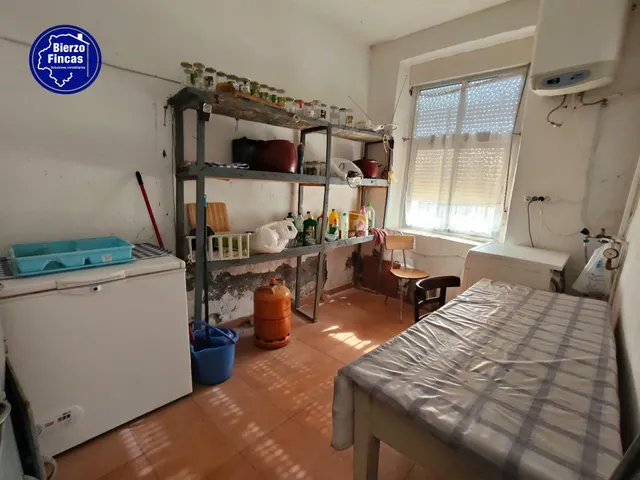 **se vende casa en Noceda del bierzo** — 13