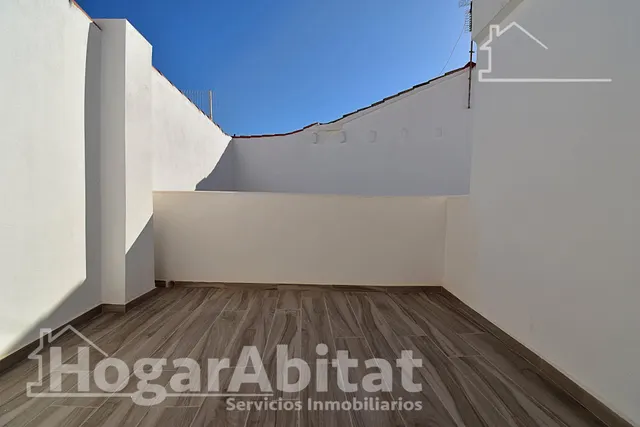 Casa reformada con terraza y garaje en el centro — 9