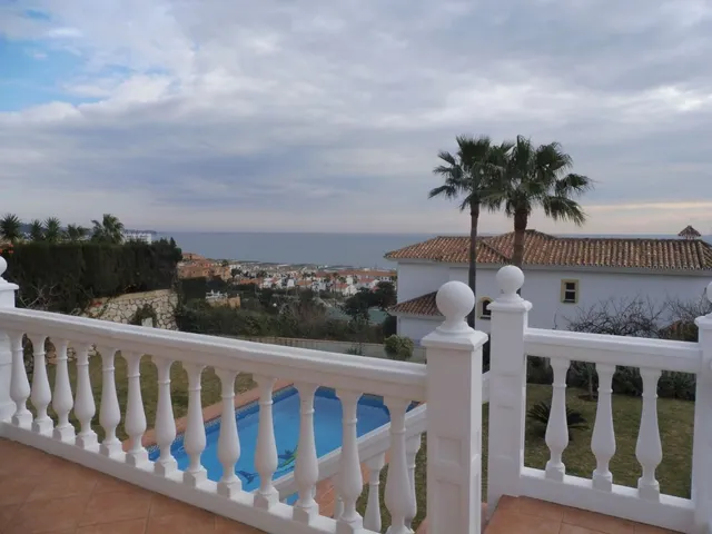 Villa 6 dormitorios con vistas al mar en La Cala de Mijas — 8