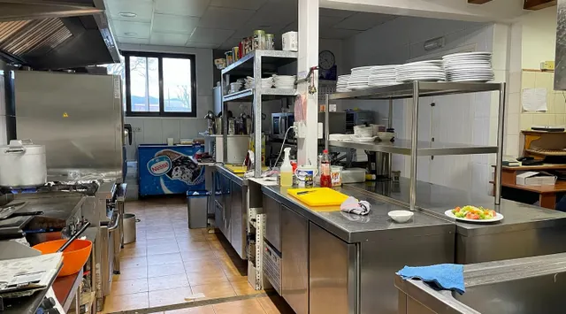 Venta de restaurante y fábrica de embutidos — 30