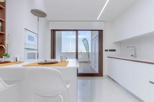 BUNGALOW DE 2 DORM. DE NUEVA CONSTRUCCIÓN EN COMPLEJO RESIDENCIAL EN TORREVIEJA. — 8