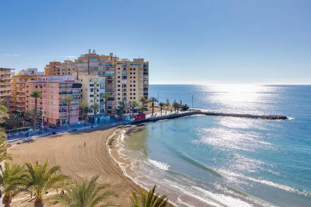 Bungalow de 3 dormitorios con piscina comunitaria en la playa de Los Locos — 50